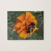 Bumblebijen op marigold Flower Legpuzzel (Horizontaal)