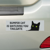 Bumper Cat kijkt naar TAILGATE 29 Bumpersticker (Op auto)