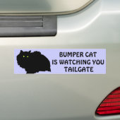 Bumper Cat kijkt naar TAILGATE 9 Bumpersticker (Op auto)