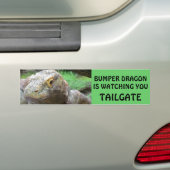 Bumper Dragon kijkt naar je achterklep Bumpersticker (Op auto)