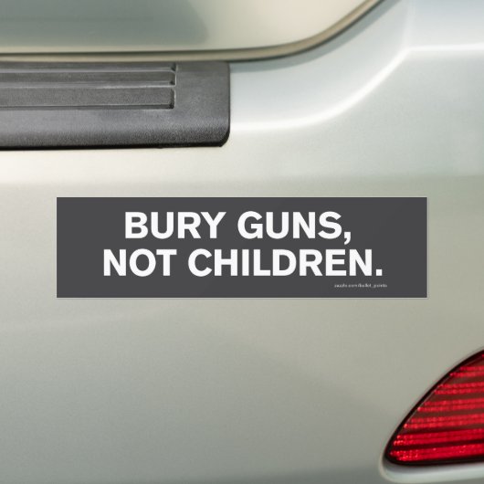 Bumpersticker "Bury Pistolen, not Children" (Op auto)