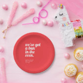 Bun in de oven Modern Minimal Red Baby shower Papieren Bordje (Feest)
