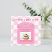 Bun in het roze Baby shower van de Oven Baby Girl Advieskaart (Staand voorkant)