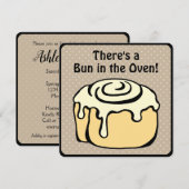 Bun in Oven Cute Modern Baby shower Invitation Kaart (Voorkant / Achterkant)
