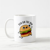 Bun on the run Funny Burger Pun Koffiemok (Links)