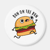 Bun on the run Funny Burger Pun Magneet (Voorkant)