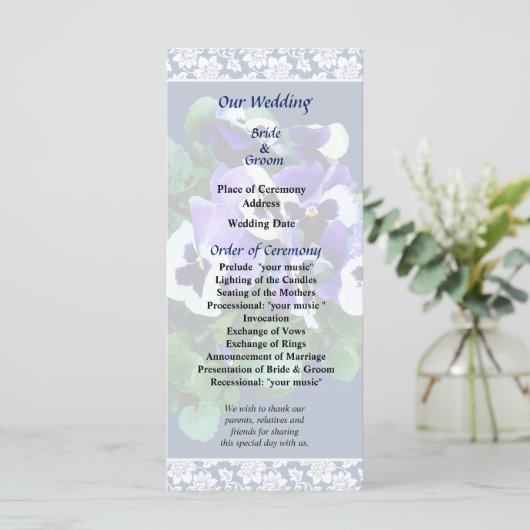 Bunch van Paarse en witte pansies bruiloft program Programmakaart (Staand voorkant)