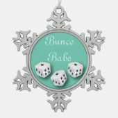 Bunco Babe met Dice-kerstsnowflake Tin Sneeuwvlok Ornament (Voorkant)
