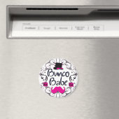 Bunco Babe met Roze Top Hoed en Roze Mustache Magneet (Insitu (Vaatwasser))