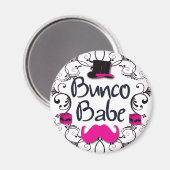 Bunco Babe met Roze Top Hoed en Roze Mustache Magneet (Voorkant / Achterkant)
