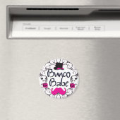 Bunco Babe met Roze Top Hoed en Roze Mustache Magneet (Insitu (Vaatwasser))
