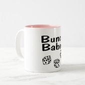 Bunco Babes Tweekleurige Koffiemok (Voorkant links)