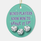 Bunco-spelers weten hoe ze het moeten schudden keramisch ornament (Links)