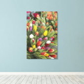 Bunken van kleurrijke tulpen canvas afdruk (Insitu (Houten vloer))