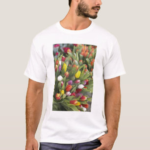 Bunken van kleurrijke tulpen t-shirt