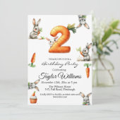 Bunnies en wortelen 2e verjaardagsfeest kaart (Staand voorkant)