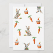 Bunnies en wortelen 2e verjaardagsfeest kaart (Achterkant)