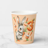Bunnies en wortelen 3e verjaardagsfeest papieren bekers (Achterkant)