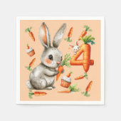 Bunnies en wortelen 4e verjaardagsfeest servet (Voorkant)