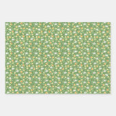 Bunnies in een veld - lichtgroen. inpakpapier vel (Voorkant 3)