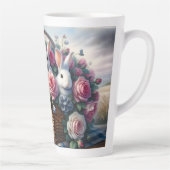 Bunnies Nestled Among Cottage Roses Latte Mok (Rechts)