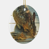 Bunny and Chipmunk Sharing Keramisch Ornament (Rechts)