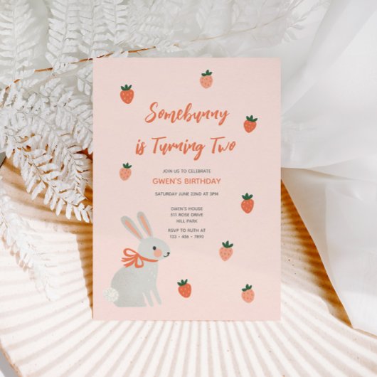 Bunny and Strawberry Birthday Invitation Kaart