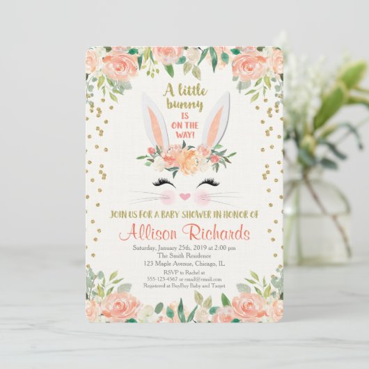Bunny baby shower nodigt perzikje uit kaart (Staand voorkant)