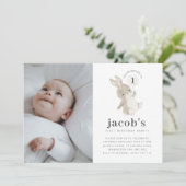 Bunny Balloon Foto 1st Birthday Uitnodiging (Staand voorkant)