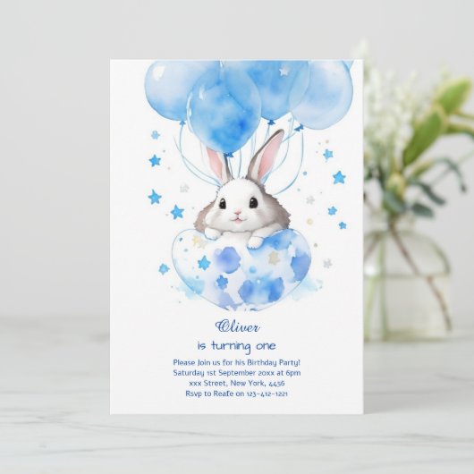 Bunny Boy Eerste Verjaardag Uitnodiging (Staand voorkant)