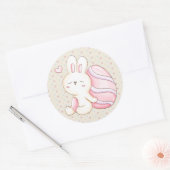 Bunny en paaseieren ronde sticker (Envelop)