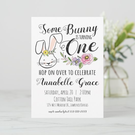 Bunny First Birthday Invitation Kaart (Staand voorkant)