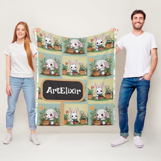 Bunny Gardening Print Fleece Deken (In situ)