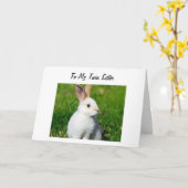 BUNNY HOOPT OP JE TWEELINGZUS VERJAARDAG KAART (Gele Bloem)