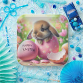 Bunny in paasei met bloemen papieren bordje (Feest)