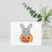 Bunny in Pumpkin Cute Bunnies Happy Halloween Briefkaart (Staand voorkant)