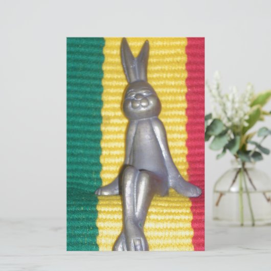 Bunny in Rasta Kleuren: Een vleugje Groovy Art Pri Briefpapier (Staand voorkant)
