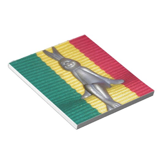 Bunny in Rasta Kleuren: Een vleugje Groovy Notitieblok (Schuin)