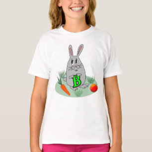 Bunny met de letter B op het gazon T-shirt