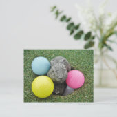 Bunny met roze blauw geel ei briefkaart (Staand voorkant)