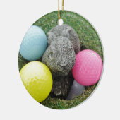 Bunny met roze blauw geel ei keramisch ornament (Links)