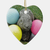 Bunny met roze blauw geel ei keramisch ornament (Rechts)