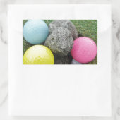 Bunny met roze blauw geel ei rechthoekige sticker (Tas)