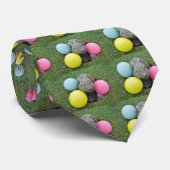 Bunny met roze blauw geel ei stropdas (Opgerold)