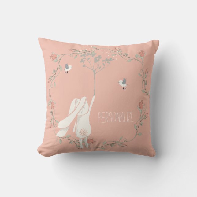 Bunny on the Breeze Floral Wreath Personalized Kussen (Voorkant)