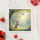 Bunny onder een easter egg tree servet (Insitu)