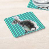 Bunny-Onderzetter met gestreept achtergrondblauw Kartonnen Onderzetters (Gebogen)