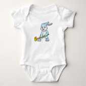 Bunny op Field hockey met Hockey stick Romper (Voorkant)