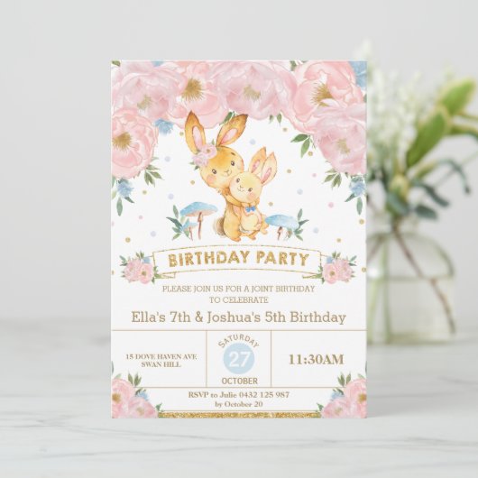 Bunny Rabbit Bloemen Gewricht Verjaardag Zus Broer Kaart (Staand voorkant)