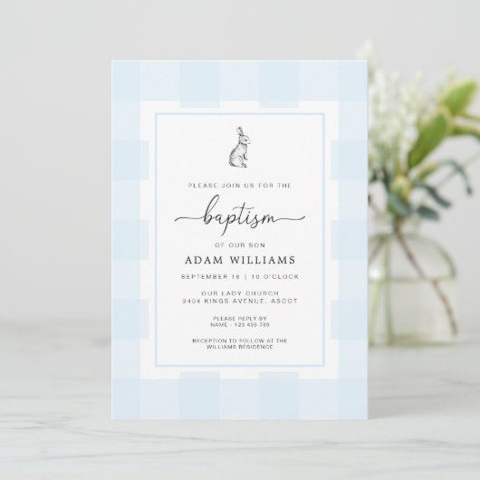 Bunny Rabbit Blue Gingham Baptism Invitation Kaart (Staand voorkant)